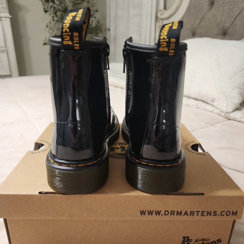 Dr. Martens 1460 8-Eye Patent Girls Boot - Picture 3 of 10